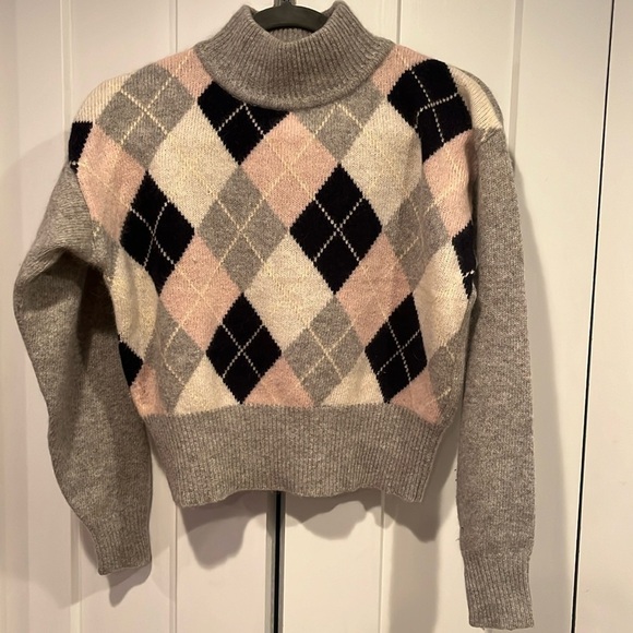 Liz Claiborne Sweaters - Vintage Liz Claiborne petite lambswool and angora blend argyle print sweater